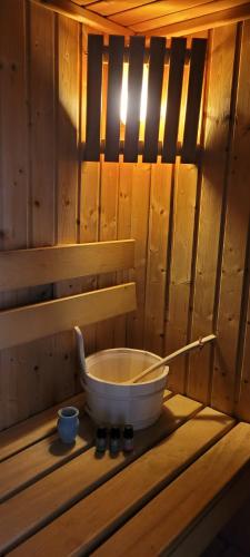 Sauna, Hoevense wellness met hottub & sauna in Hoeven (North-Brabant)