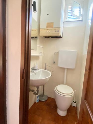 La Dimora del Sole -New Bathroom- by 5TR Apartments - image 5
