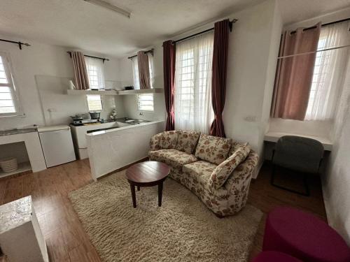 R&M Homestay Villas in คีซูมู