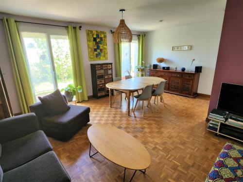 Maison individuelle de plain pied avec jardin