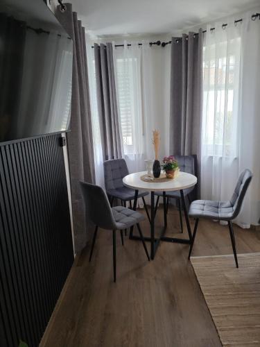 ASIK Ferienwohnung Erding Moderne Unterkunft nahe Therme – khách sạn tại Erding