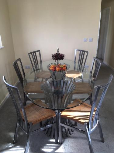 Long acre lodge Modern Family Lodge Sleeps 6 DevonCornwall Border in 克勞夫利鎮中心