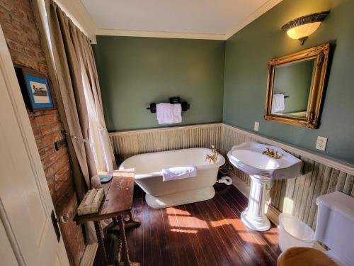 Vannituba, Iron Horse Hotel in Blackwater