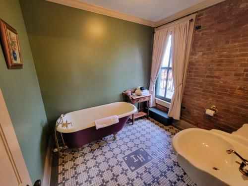 Vannituba, Iron Horse Hotel in Blackwater