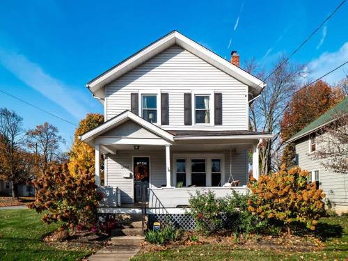 Spacious 4 Bedroom Sleeps 10 with Sauna and Hot Tub in كيوياهوجا فالز