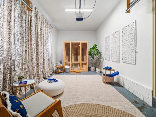 Spacious 4 Bedroom Sleeps 10 with Sauna and Hot Tub in كيوياهوجا فالز