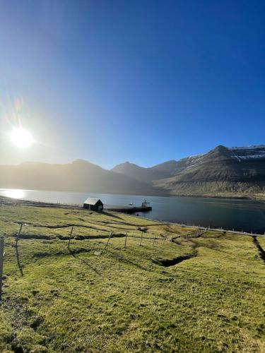 הסביבה הקרובה, FjordNest Cabin in Norðoyar