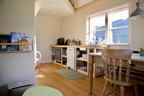 FjordNest Cabin in Norðoyar