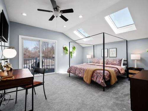 Hot Tub N64 Mins to Downtown Sleeps 8, Cleveland