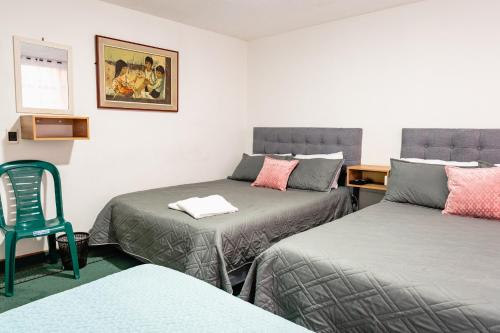 2 double beds, 1 twin bed