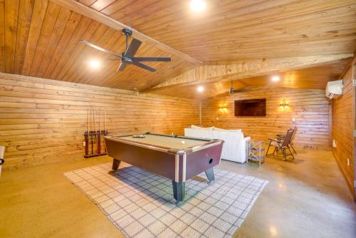 Fishing Ponds: Peaceful Tifton Getaway in 泰泰 (GA)