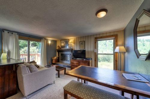 Slope-Side Getaway Deck Pool Table Views in Shafer Butte