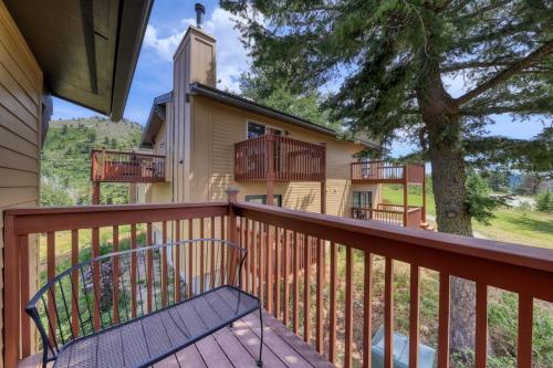 Slope-Side Getaway Deck Pool Table Views in Shafer Butte