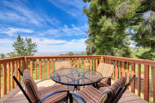 Mountain Condo Ski Access & Sunset Deck in Shafer Butte