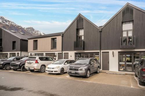 Lake and Peaks 2 Bedroom Apartment in The Remarkables