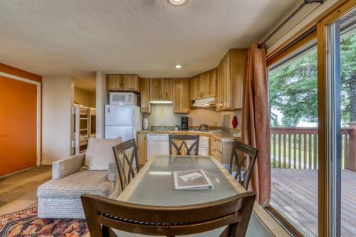 Ski-In Out Retreat - Trailhead & Mountain Views in Shafer Butte