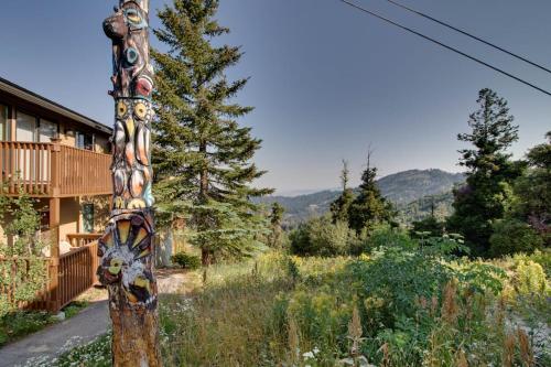 Ski-In Out Retreat - Trailhead & Mountain Views in Shafer Butte