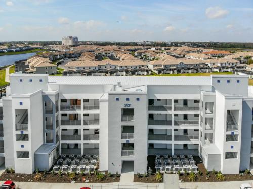 Terrific Thematic Lakeview 2B with 2 Clubhouses in Kissimmee, USA