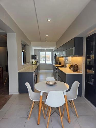 Espectacular Casa con pileta y jacuzzi