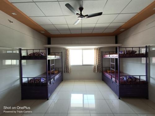 Ashoka cottage and room stay – khách sạn tại Solapur
