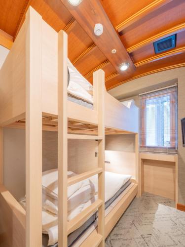 カプセル・イン大阪 - 男性専用ツインルーム　共用バスルーム　
