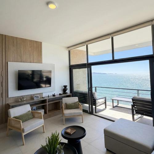 Kocoy Oceanfront condo in Punta Peninsula in Bahía Kino
