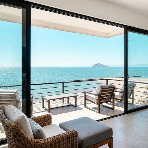 Kocoy Oceanfront condo in Punta Peninsula in Bahía Kino
