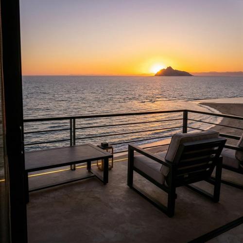 Kocoy Oceanfront condo in Punta Peninsula in Bahía Kino