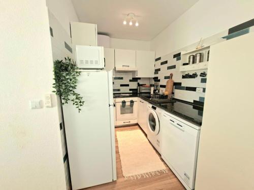 Kitchen, Arrifana Sea Stay in Picao