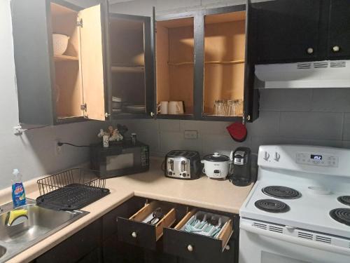 Kitchen, Cosy single-level home with laundry and parking in Huntington (WV)