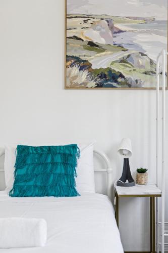 Peaceful Single Room Near Parks & Transit - Shared Bathroom and Kitchen in Hurstville