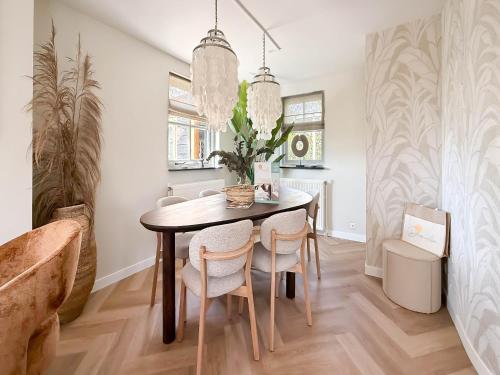 Facilities, Villa with Expansive Sunny Garden in Wimmenum