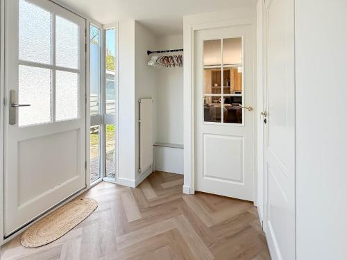 Facilities, Villa with Expansive Sunny Garden in Wimmenum