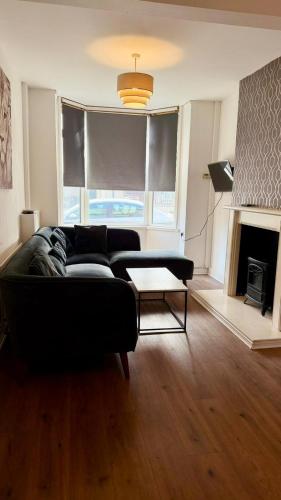 Home in Belfast for Contractors, Professionals, and Weekends in Ballymacarrett