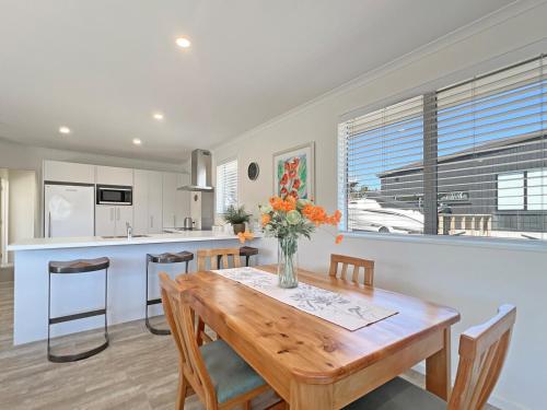 Harbour View - 3 Bedroom Retreat in Duvauchelle
