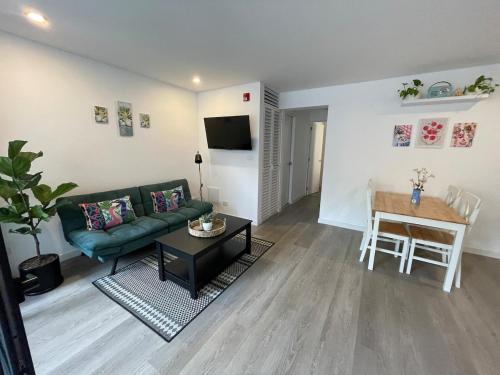New in Barranco 2BR balcony Close to everything