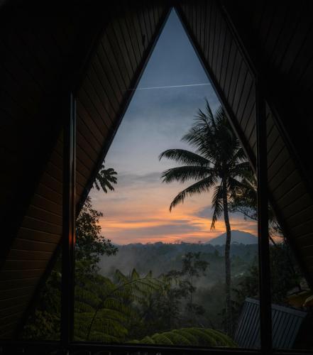 Delta Casa Ubud - A-Frame Jungle Retreat with Volcano View and Hot-Tubs