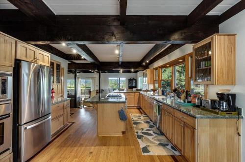 Farmhouse With Pool, Hot Tub And Tastings Included in Windsor (CA)