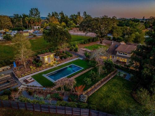 Farmhouse With Pool, Hot Tub And Tastings Included in Windsor (CA)