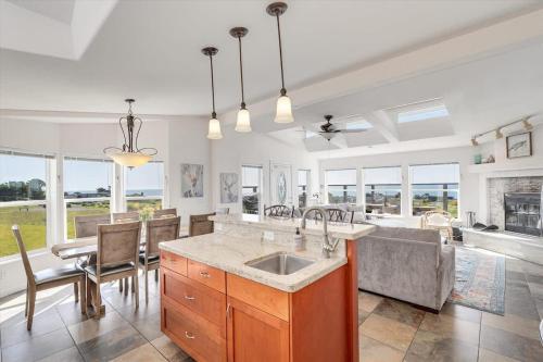 Bodega Bay Oasis - Wine Tastings Included in Bodega Bay (CA)