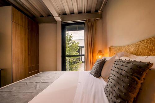 GARCIA 1 · Spacious four Bedroom apt with Garden