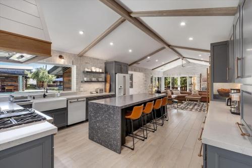 Villa With Pool, Hot Tub And Tastings Included in Windsor (CA)