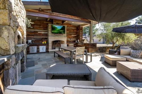 Villa With Pool, Hot Tub And Tastings Included in Windsor (CA)