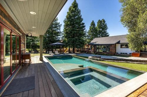 Villa With Pool, Hot Tub And Tastings Included in Windsor (CA)