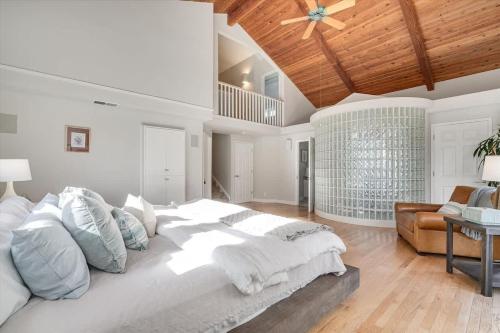 Serenity With Hot Tub And Wine Tastings Included in Windsor (CA)