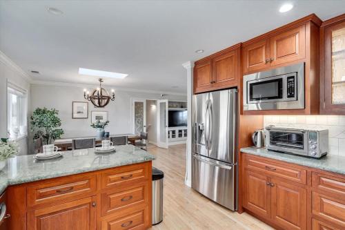 Serenity With Hot Tub And Wine Tastings Included in Windsor (CA)