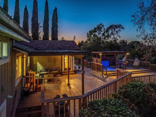 Serenity With Hot Tub And Wine Tastings Included in Windsor (CA)