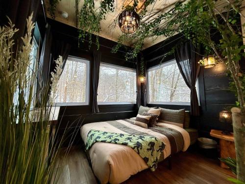 Bigfoot's Bluff - Hot Tub- Forest Canopy Cabin RRG - Located 5 Min From Nada Tunnel