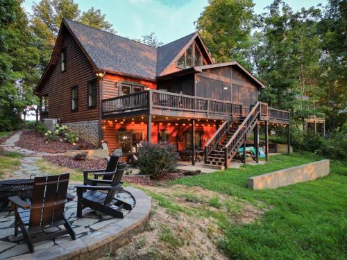 Blessing by the Lake - Lakeside Cabin-Hot Tub Wifi