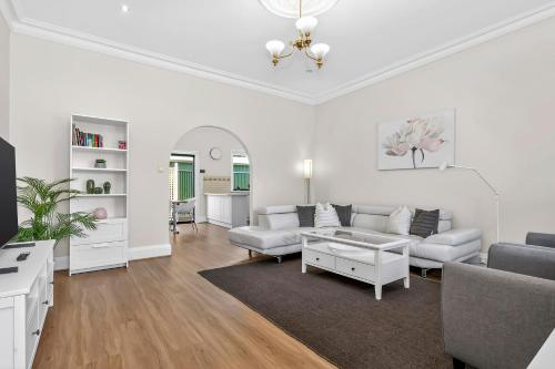 Lovely Villa on the Border of Prospect in Prospect